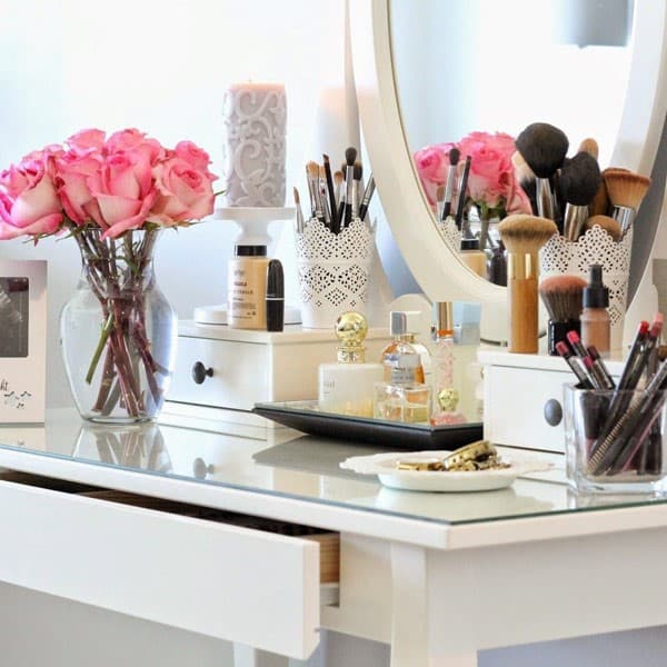 +10 Simple DIY Makeup Room Ideas & Items