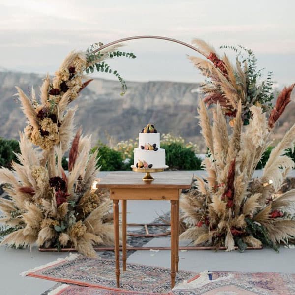 Pampas Grass Decor Ideas (For Your Home & Wedding)