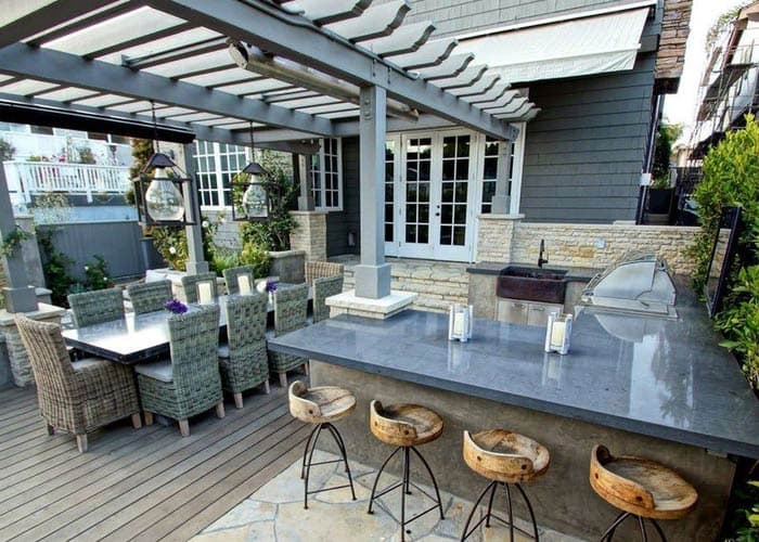 +10 Backyard Bar Ideas for Easy Makeovers!