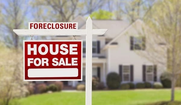 Pros and Cons of Buying a Foreclosed Home