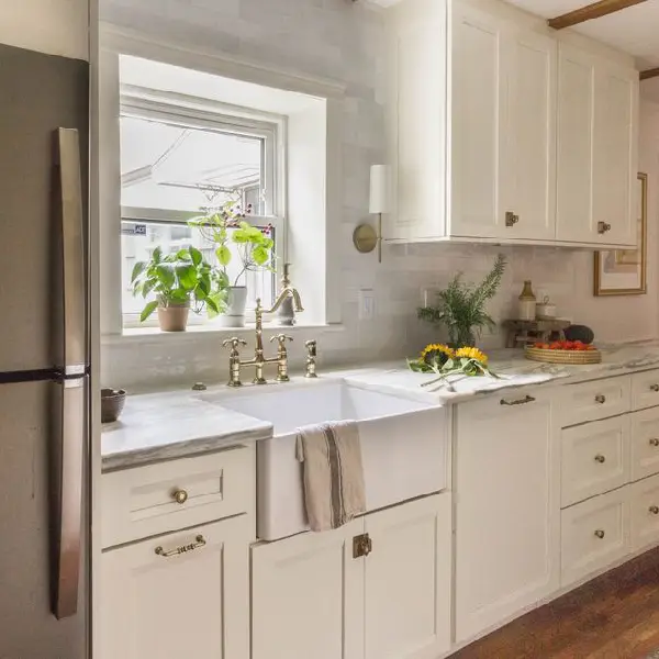 Creamy White Cabinetry