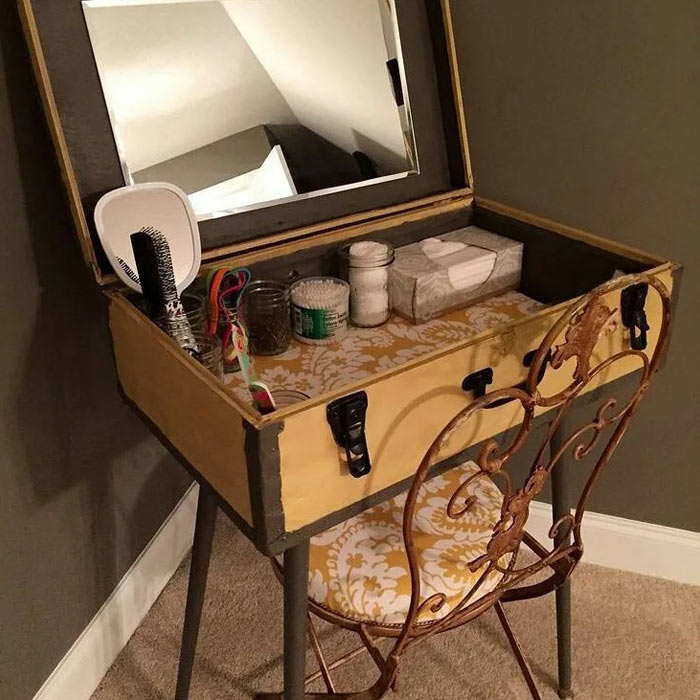 DIY makeup vanity for small spaces 